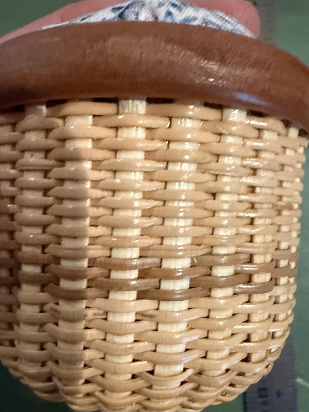 Nantucket Basket signed MR with removable pincushion - Picture 7 of 8